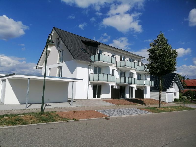 Modernes Wohnen im Erstbezug: Exklusive 2 Zimmer-DG-Wohnung mit sonnigem Südbalkon